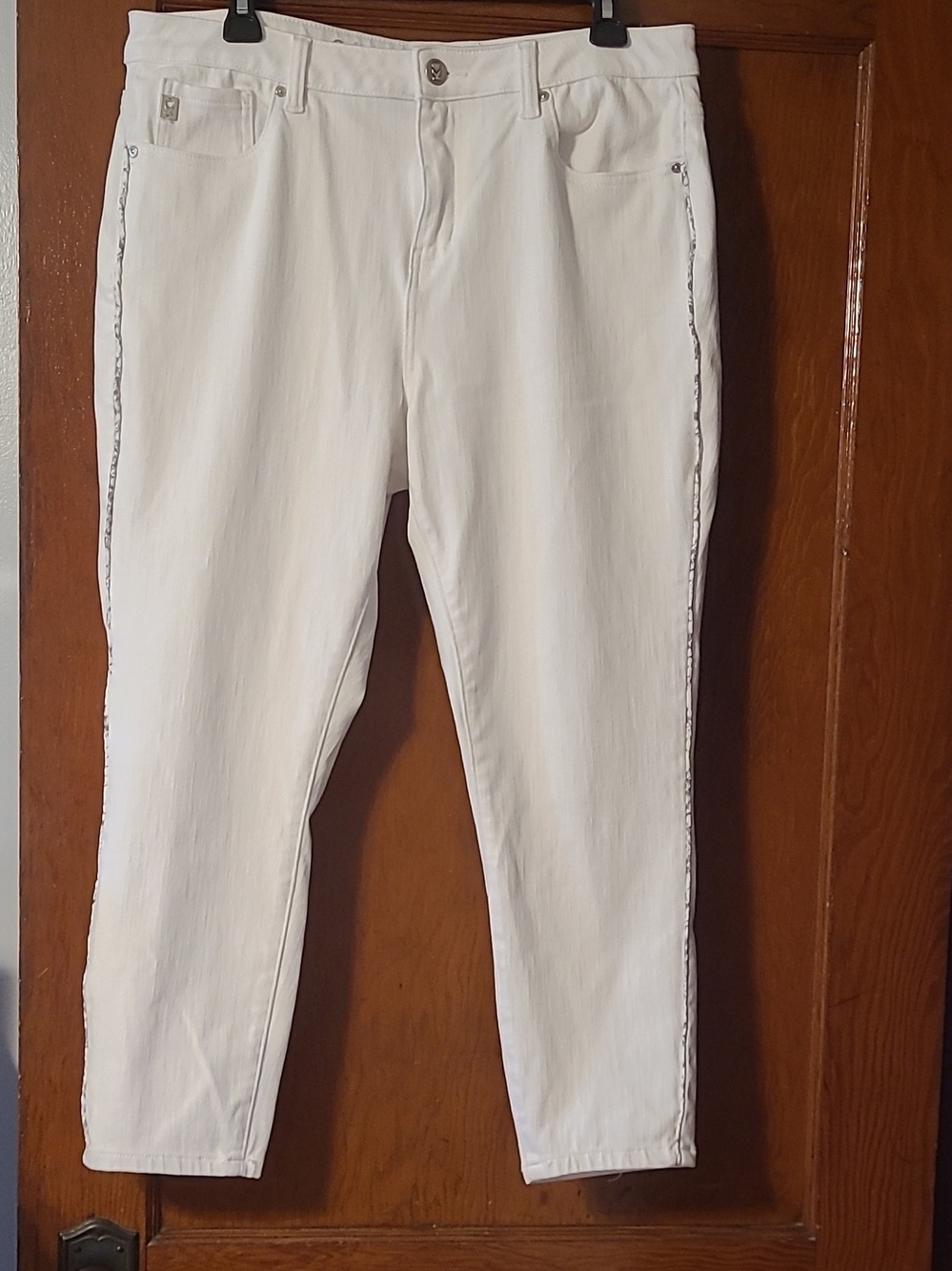Belle by Kim Gravel White Pants with Silver Script Waistband-Never Worn